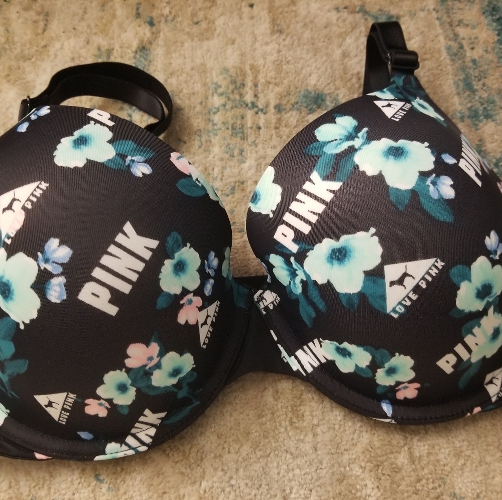 Bundle 4 New Victoria's Secret and Pink Bras 32DDD